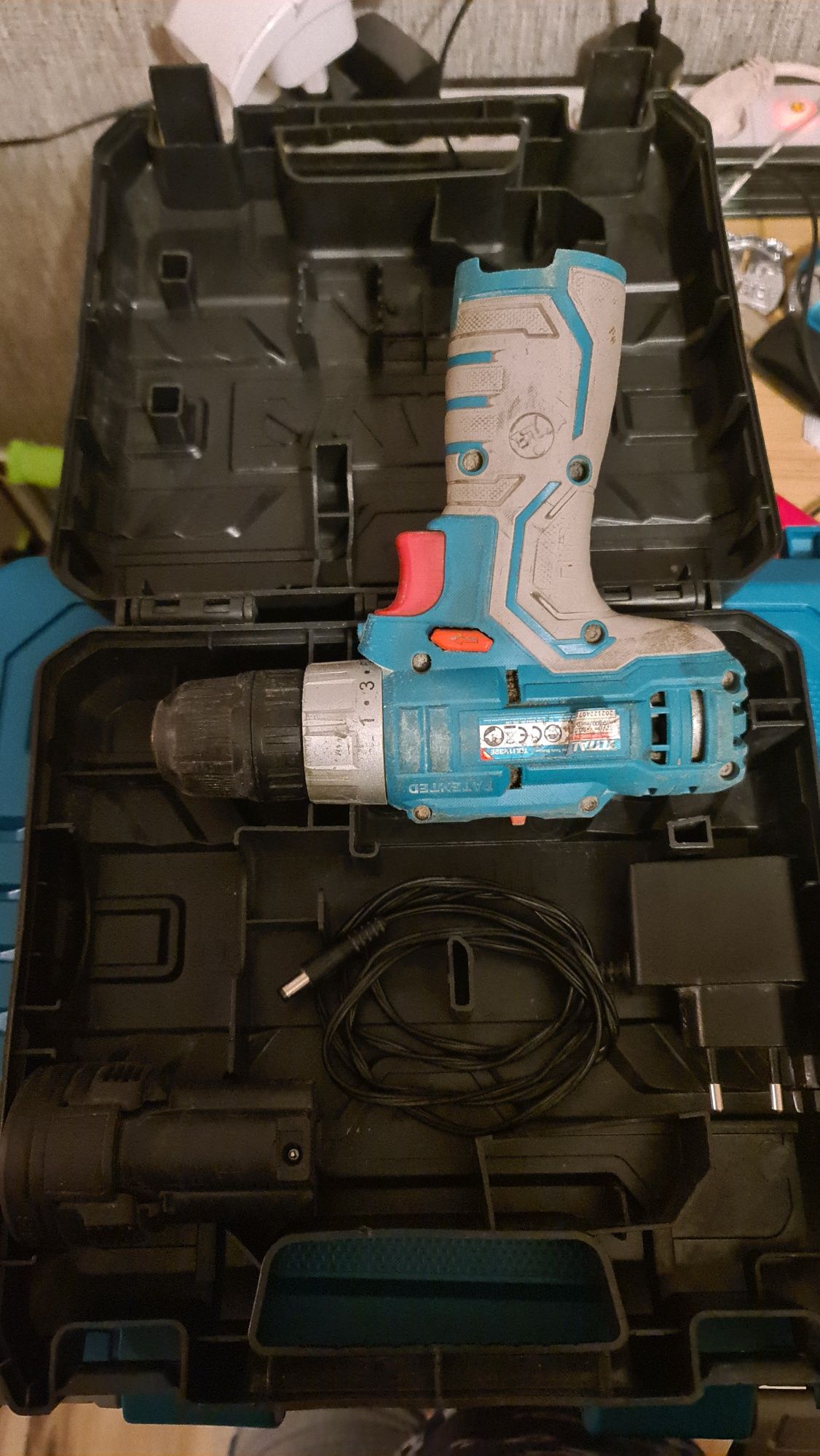 Акумулаторен винтоверт TOTAL, 12 V, 1 x 1.5 Ah, 20 Nm