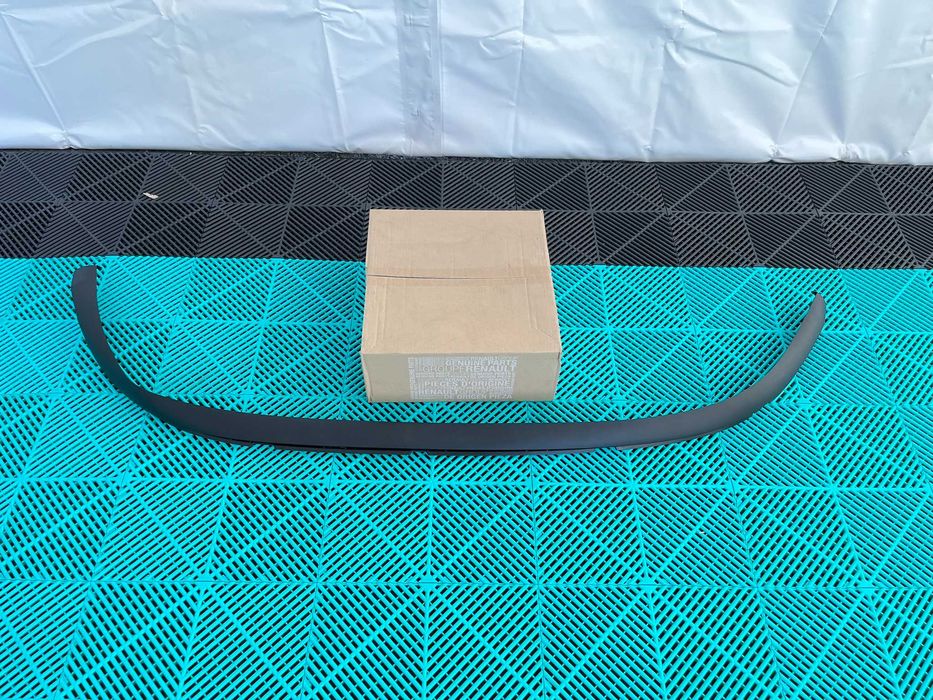 Lip deflector spoiler bara fata Renault Megane 3 nou original Renault