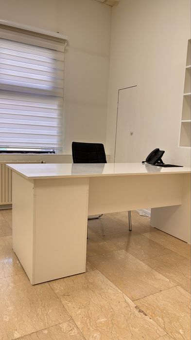 Продается стол с креслом