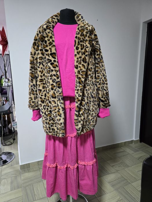 Hoodie fucsia, model din bumbac premium;