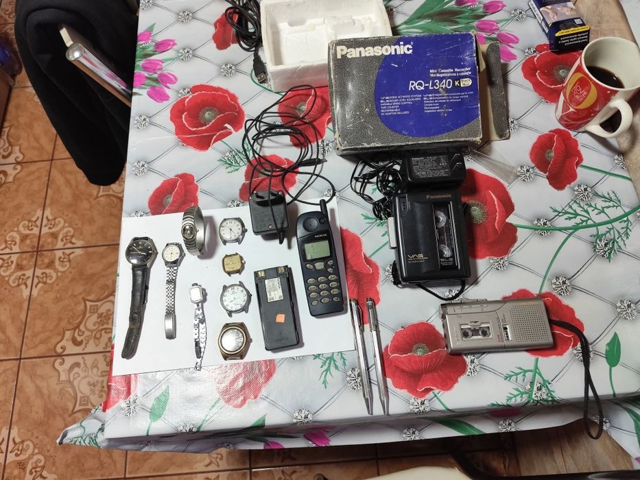 Lot de lucruri vechi. Unele funcționează. Citiți.