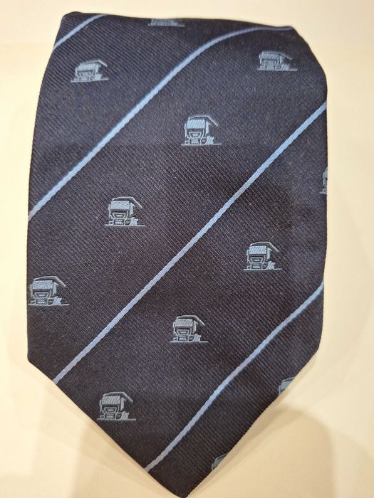 Вратовръзка с камиони