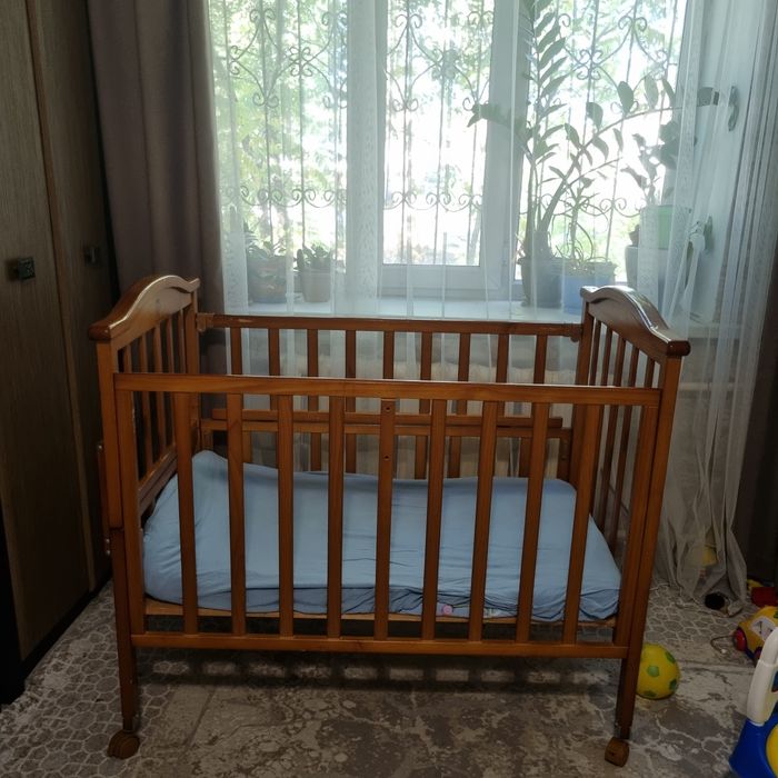 Манеж.Продам манеж, а так же матрасик, простыня на резиночке.