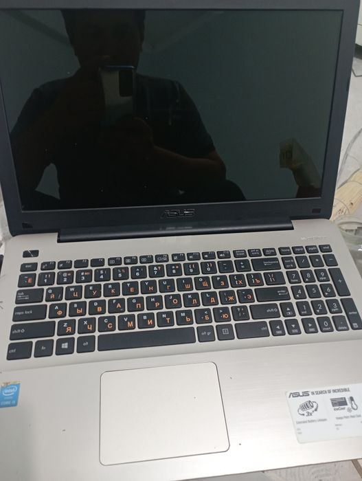 Asus noutbuk sotiladi 100 $