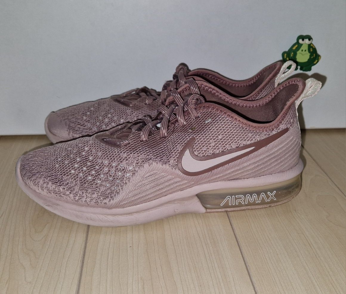 Vand adidasi Nike AirMax