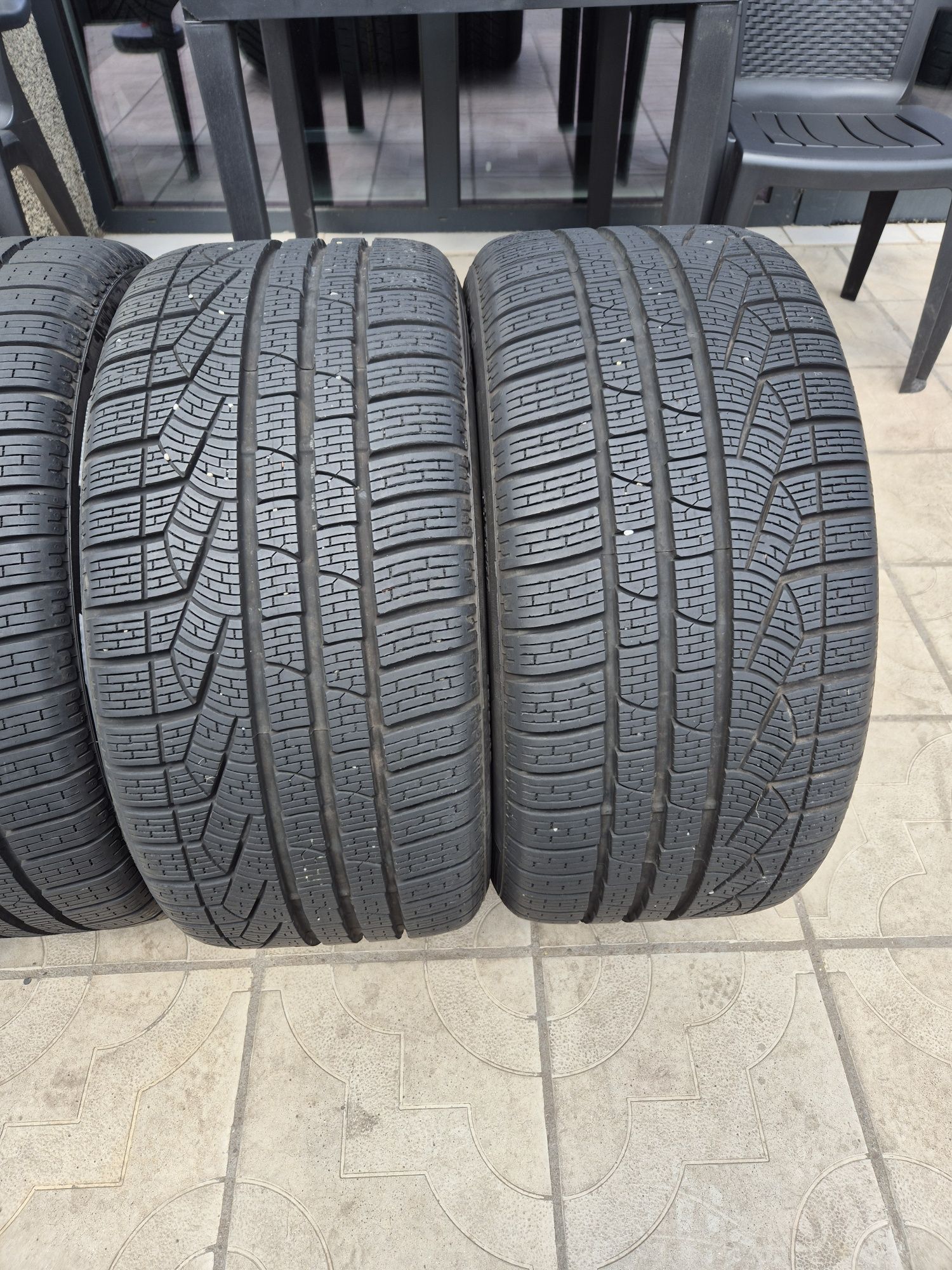 4бр.зимни гуми 255/40/18 99 V Pireli 23г. Като Нови