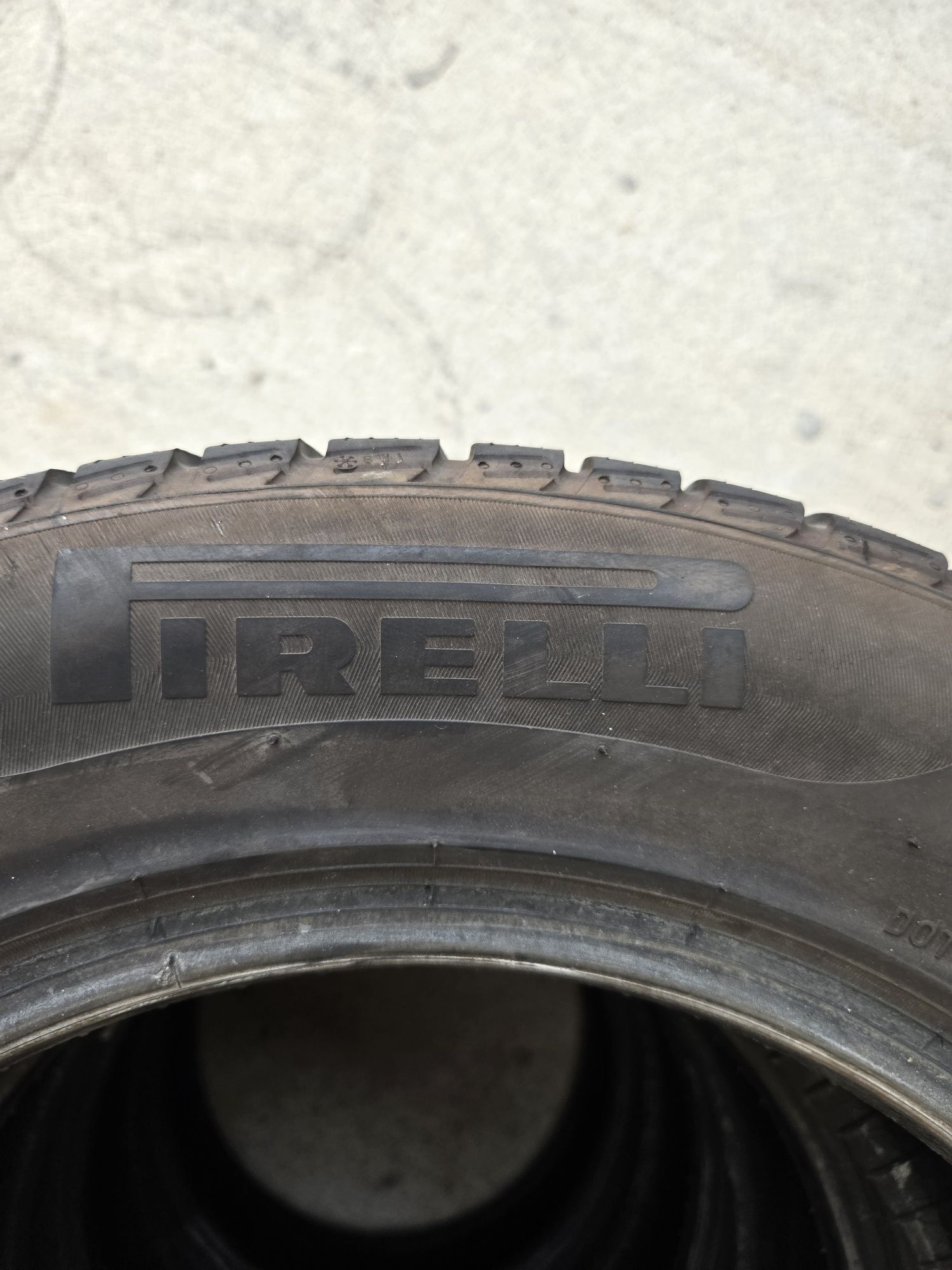 4 бр. Зимни гуми 215.60.16 PIRELLI