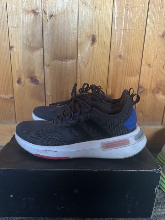 Papuci adidas aproape noi