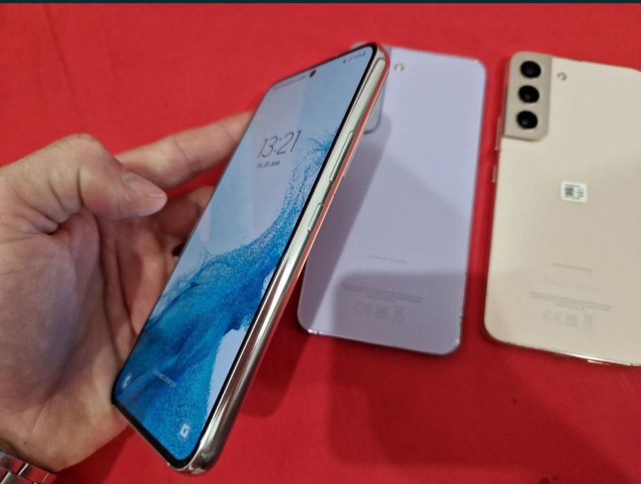 -Samsung S22, ca Nou, 128Gb, 8Ram, impecabil, Gold-Silver-Purple, star