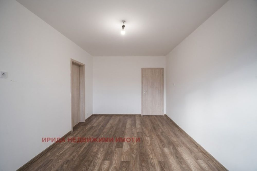 Тристаен апартамент в Младост 1