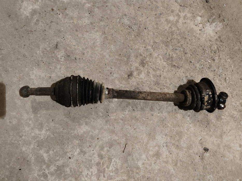 Полуоска Москвич Алеко