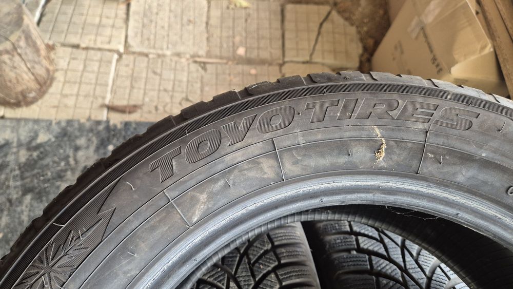 Пръдавам зимни   гуми Тойо  205 60 16