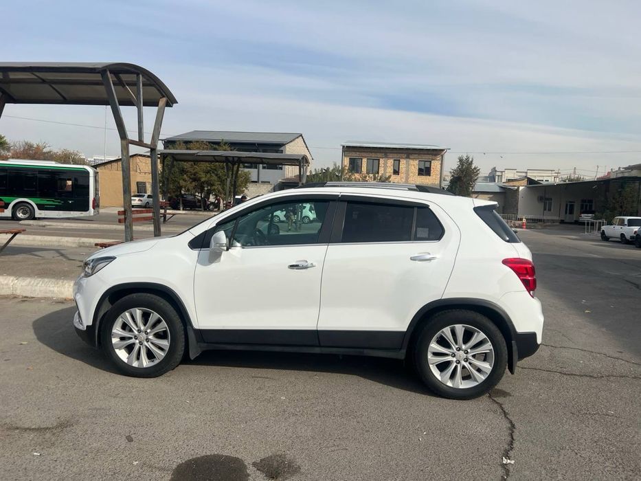 Assalomu alaykum Trecer 1 sotiladi