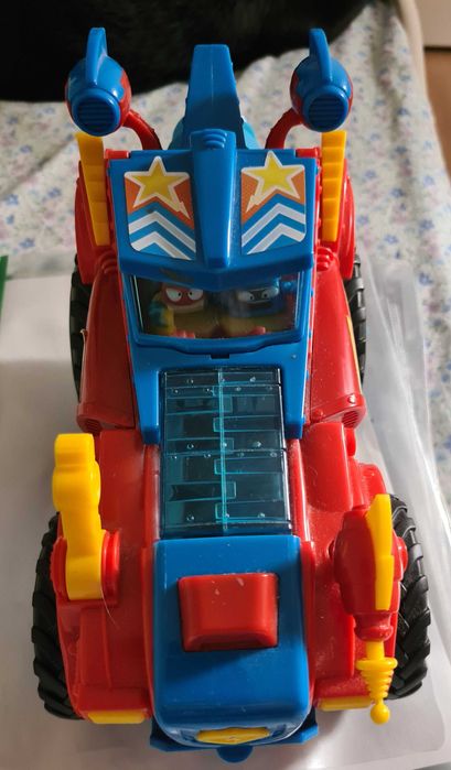 Masinuta cu figurine Superzings, Monster Roller Erou + revista