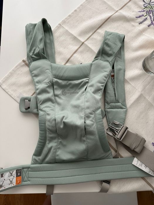 Vând marsupiu ergonomic Ergobaby