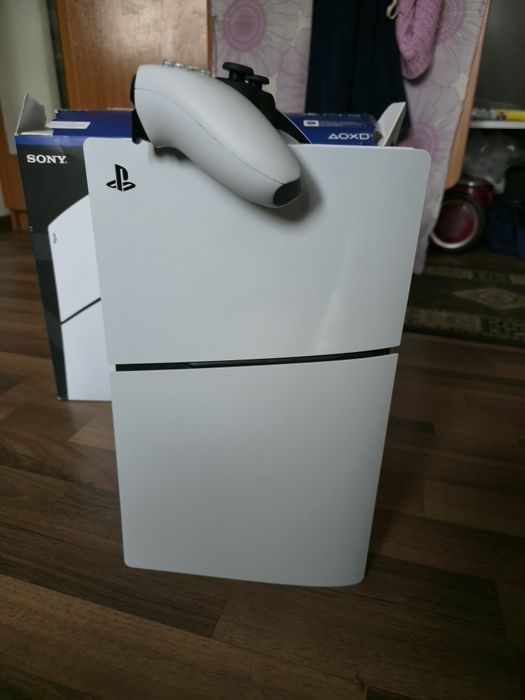 PlayStation 5 slim 1 tera 23 luni garanție