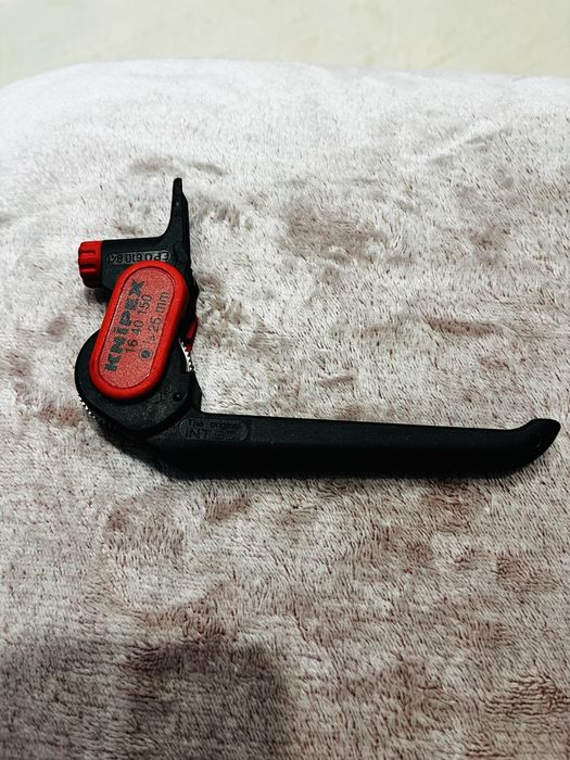 Unealta pentru dezizolat cabluri rigide, Knipex 16 40 150