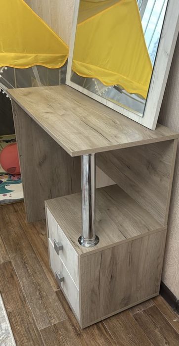 Тумба с настенной зеркалой