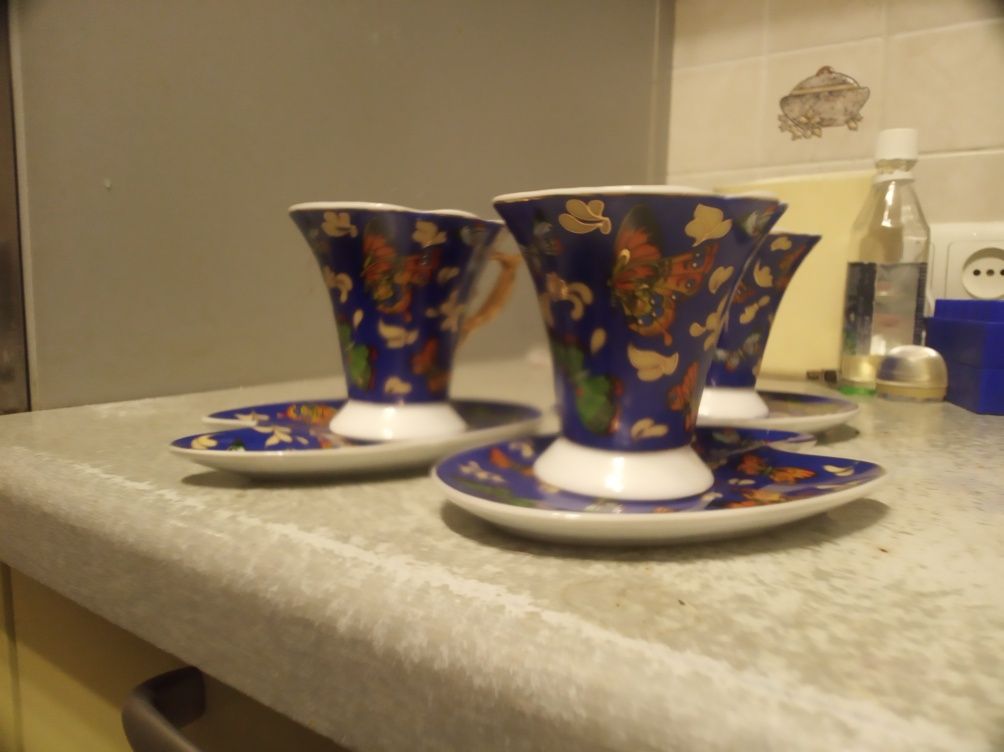 Чешские кофейные чашки с блюдцами синие с бабочками. В наборе 6 шт