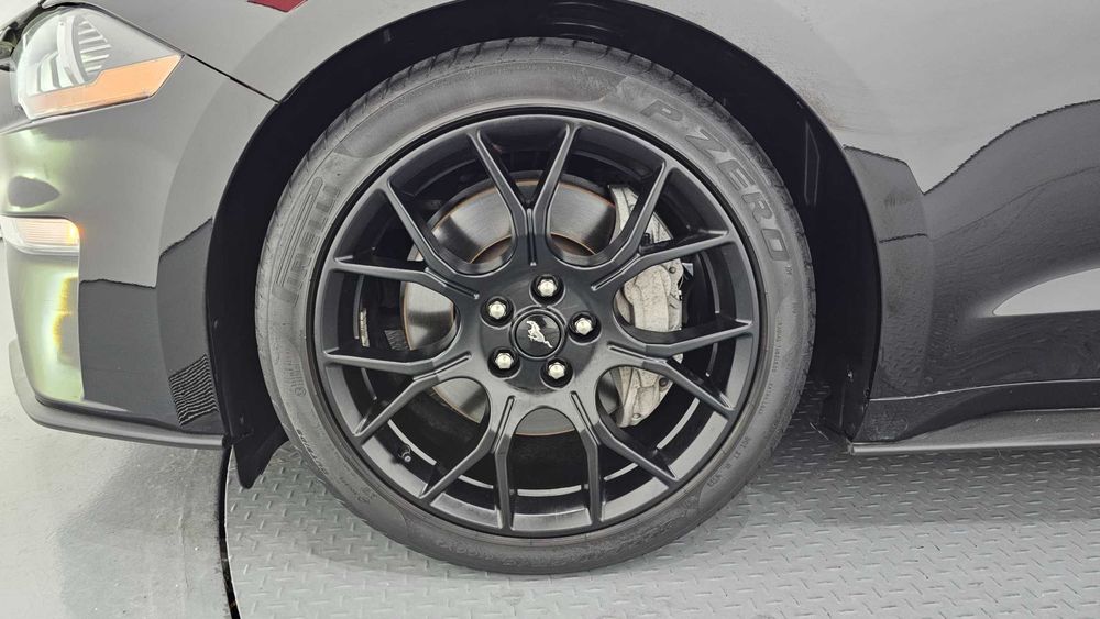 Ford Mustang Convertible — 2020 год