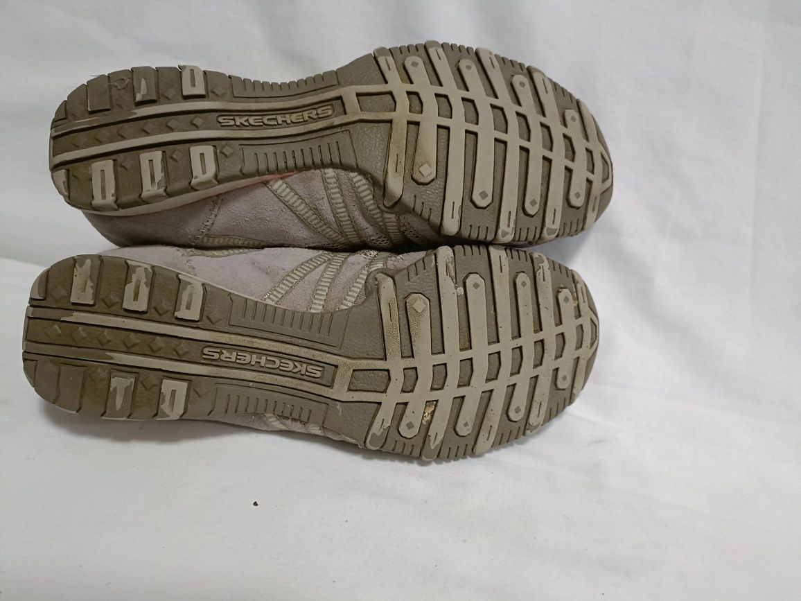 Adidasi Skechers Nr. 39 - 125
Cod NS2327
Senzatie usoara.
Captuseala d