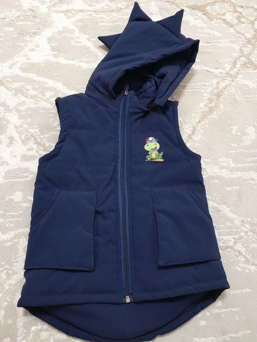 Продам детскую жилетка. Новый 3000т