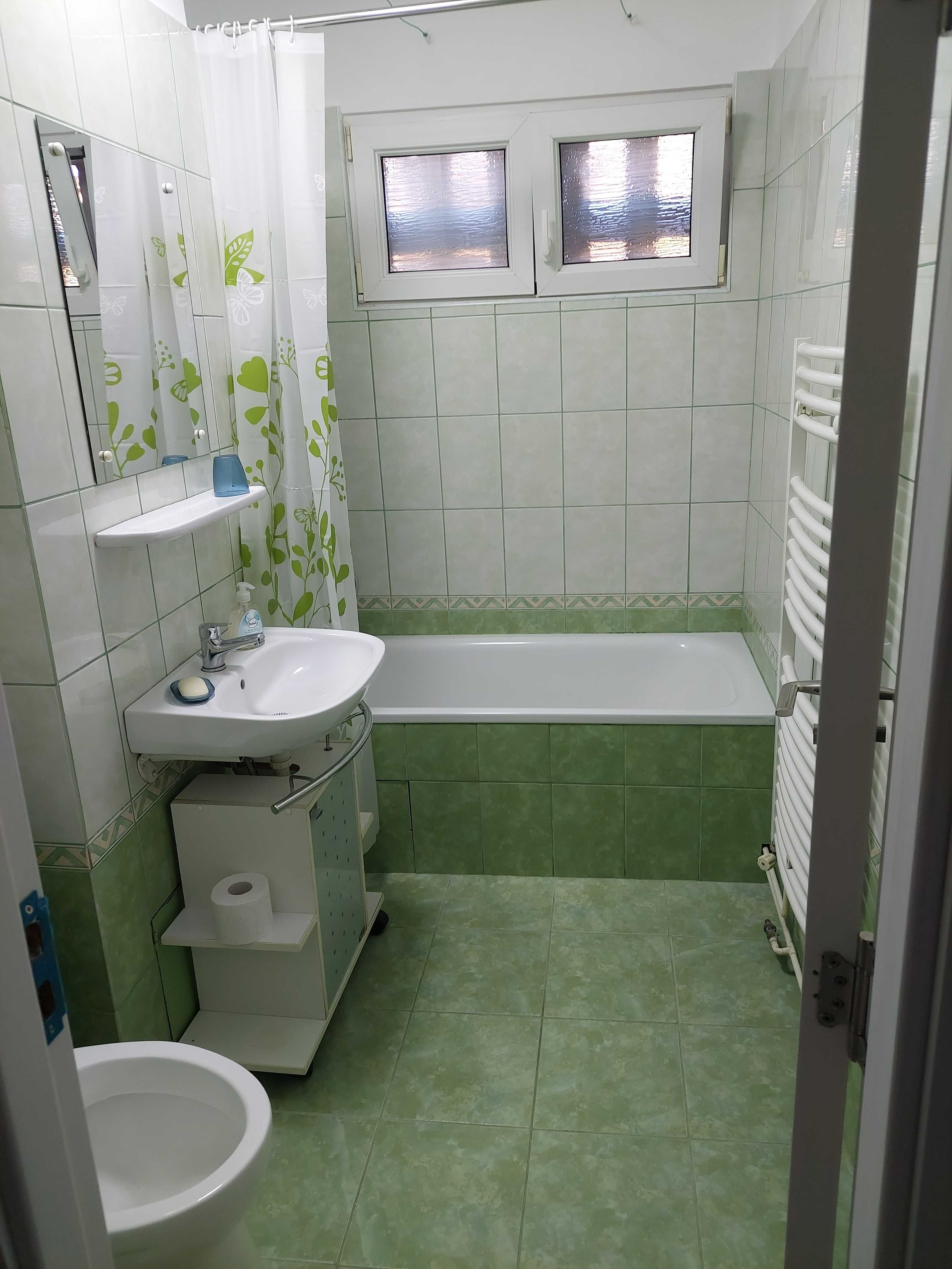 Inchiriez apartament 1 camera la  o persoana singura ,nefumatoare