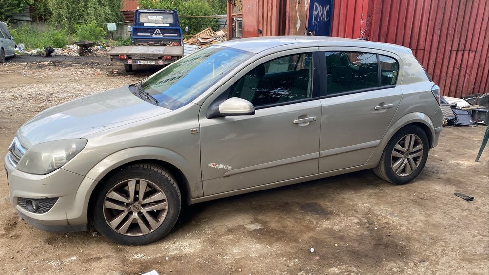 Vând bara spate și Hayon Opel Astra H 2006-2009