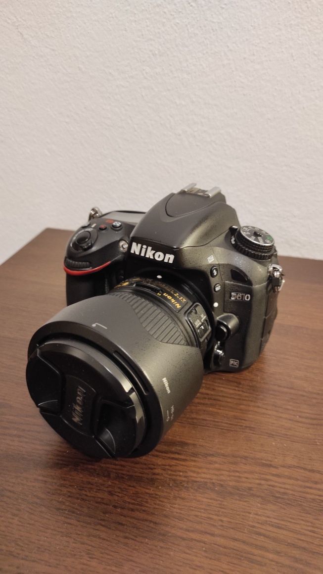 Nikon D610 cu accesorii