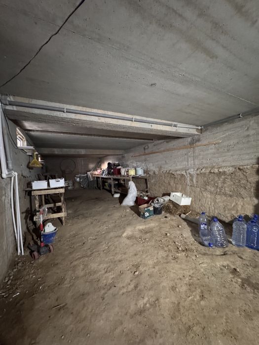 Toshmi Postdan 5.5km Kirganda ATP Parsez 2 sotix 4ta xona podval