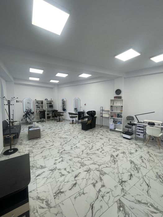 Se ofera scaun de inchiriat, post coafura/frizerie.Pt detalii in priv