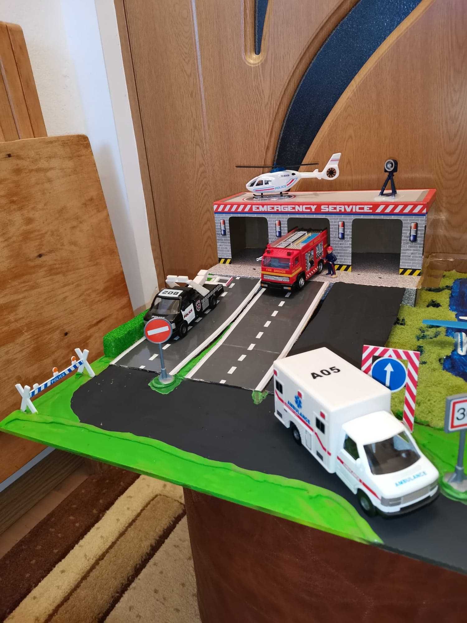 Diorama Statie de interventii politie ambulanta pompieri plexiglass