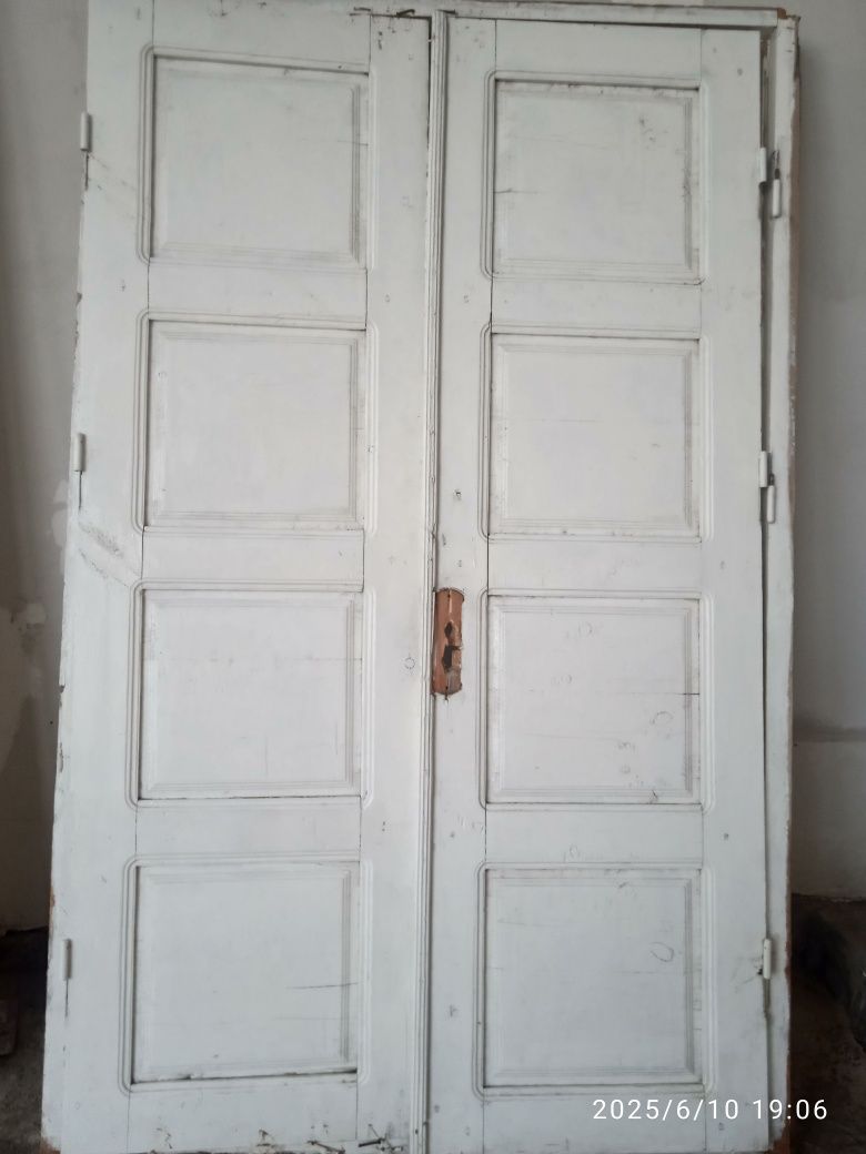Продам двери из доски.