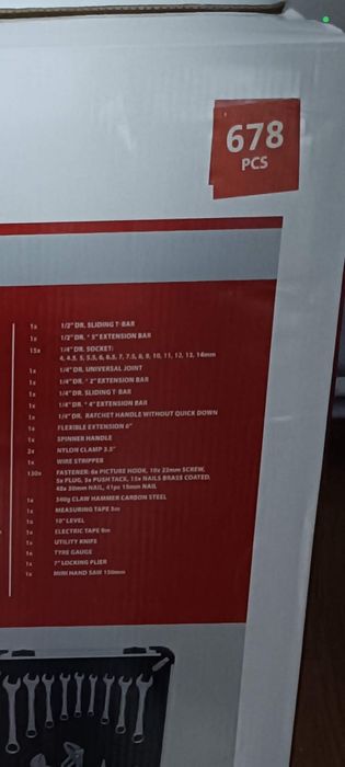 Vând troler cu scule profesionale are 678 piese