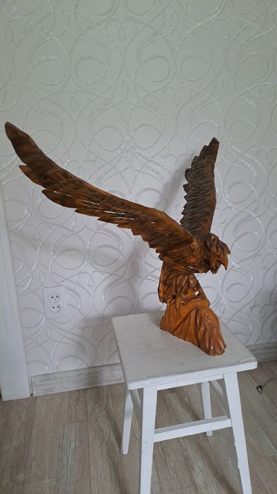 Орел  деревянный