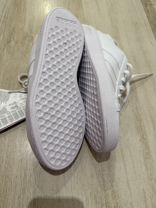 Дамски обувки Adidas Чисто нови!
