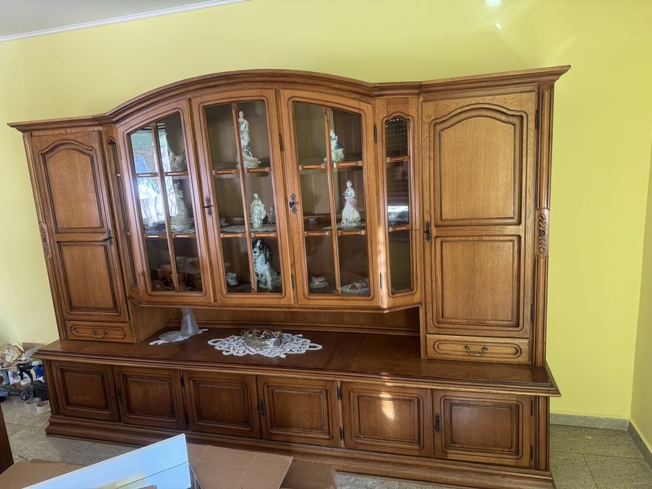 Vând mobila din lemn masiv