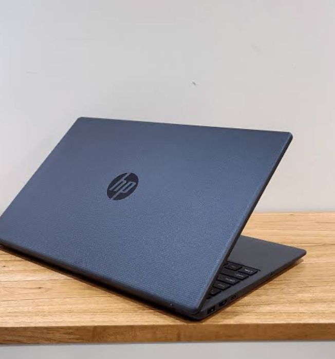 HP AMD A6-9/4gb/ssd256/FHD