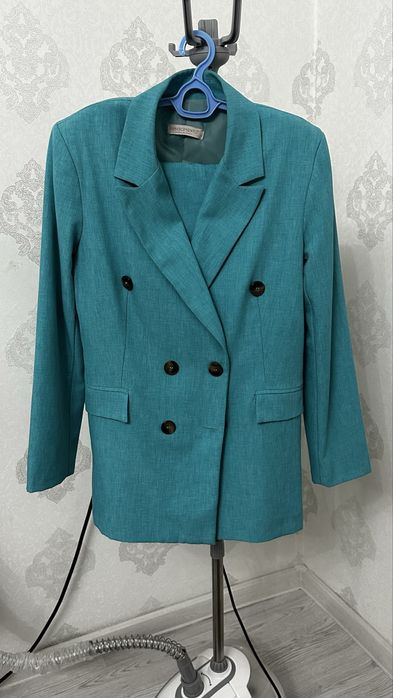 Голубой костюм двойка