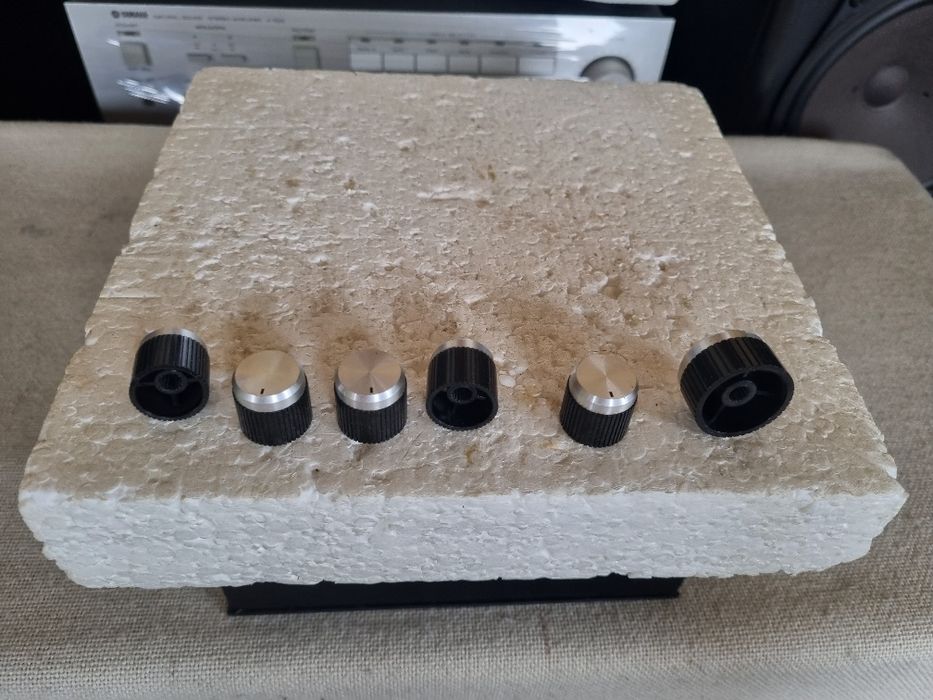 Set Butoane Amp Monarch. Pt ax striatii 6 mm. Impecabile.