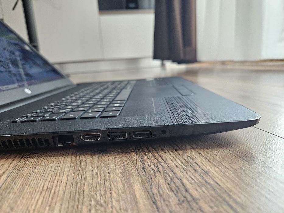 Laptop Gaming HP 17.3 LED, Intel i5 7th, 8GB DDR4, 2 placi video, SSD