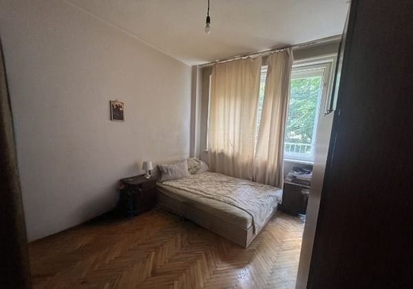Продава се Двустаен апартамент в София, Оборище - 65 кв.м за 5385 €/кв.м - Снимка #1