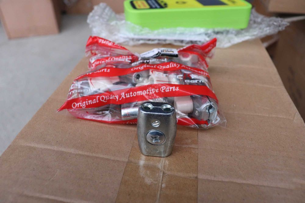 Conector fir gard electric cu strangere pe surub tip fluture