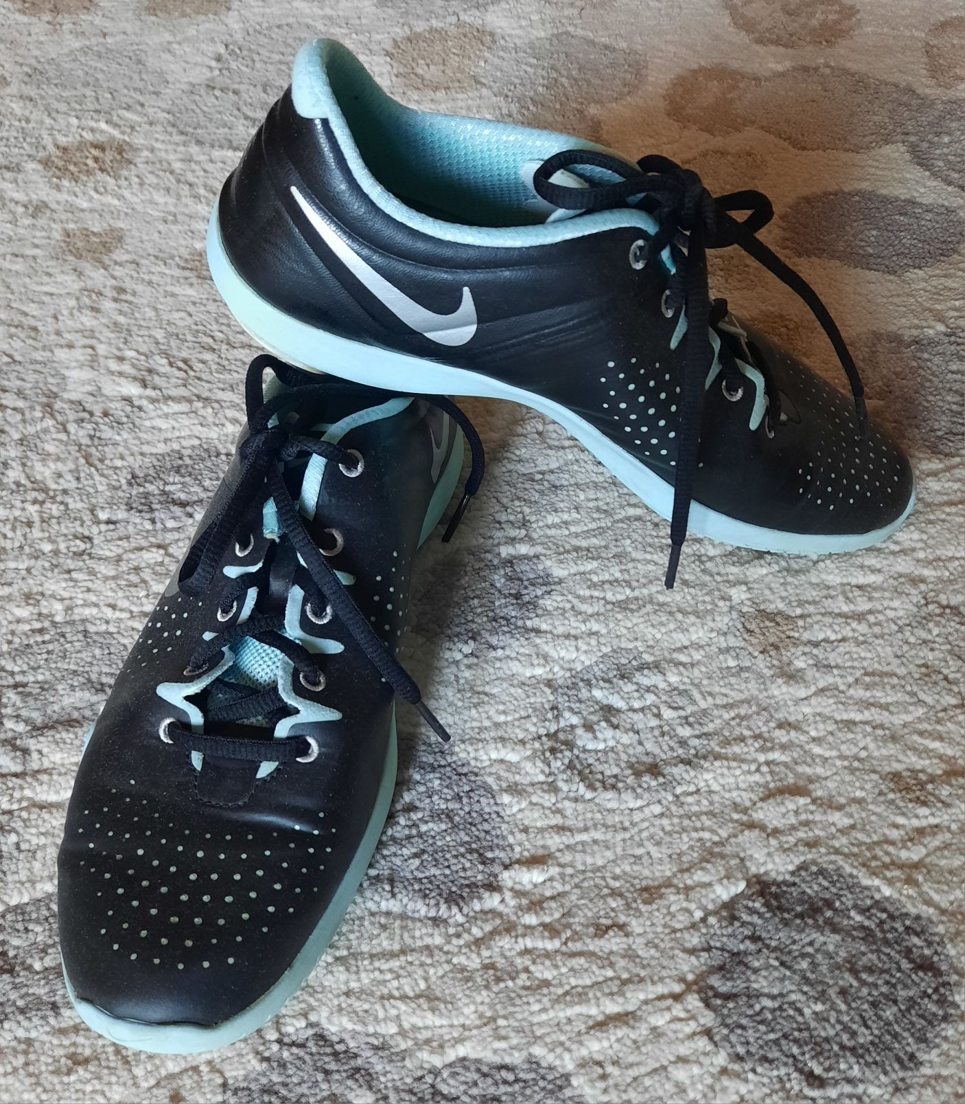 Маратонки NIKE 2 чифта, номер 38,5