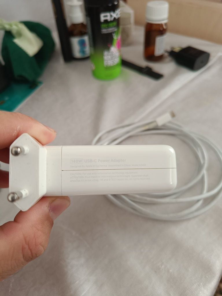 140w MacBook usb-c power adapter