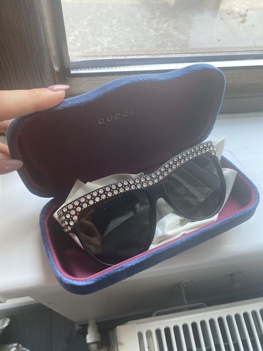 Vând ochelari Gucci cu cristale swarowski