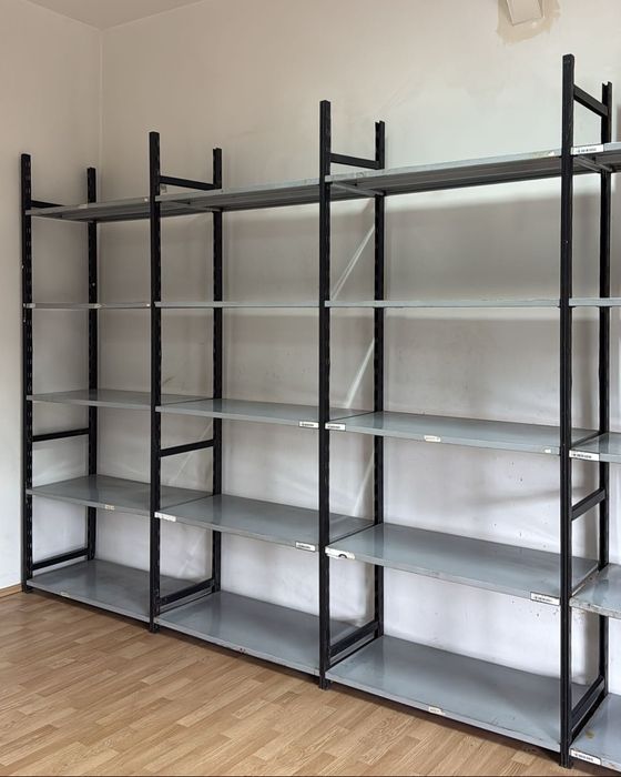 Rafturi metalice depozitare cu polițe