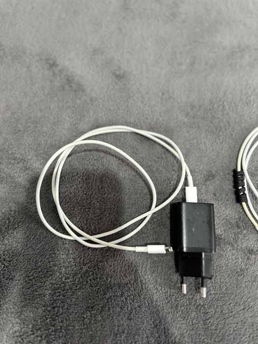 Incărcător adaptor + cablu, 2 seturi, original Apple Califorina OFERTĂ