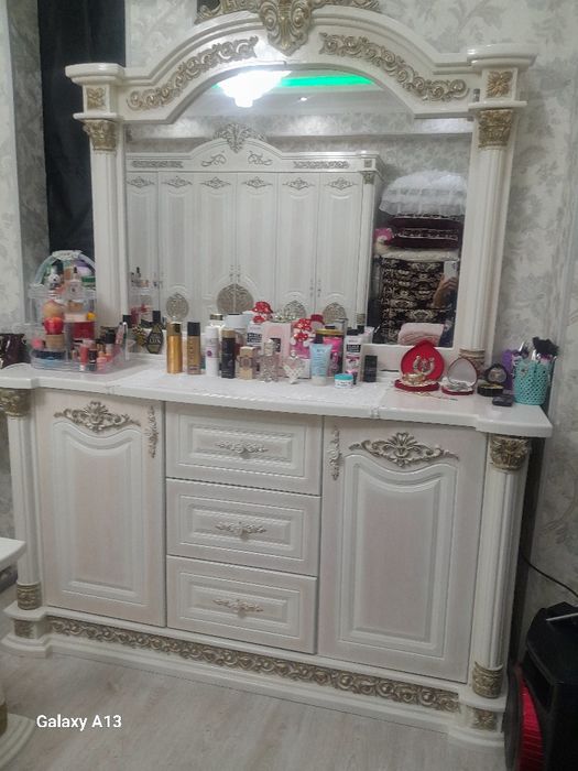 Yangi yotoq mebel sotilmoqda