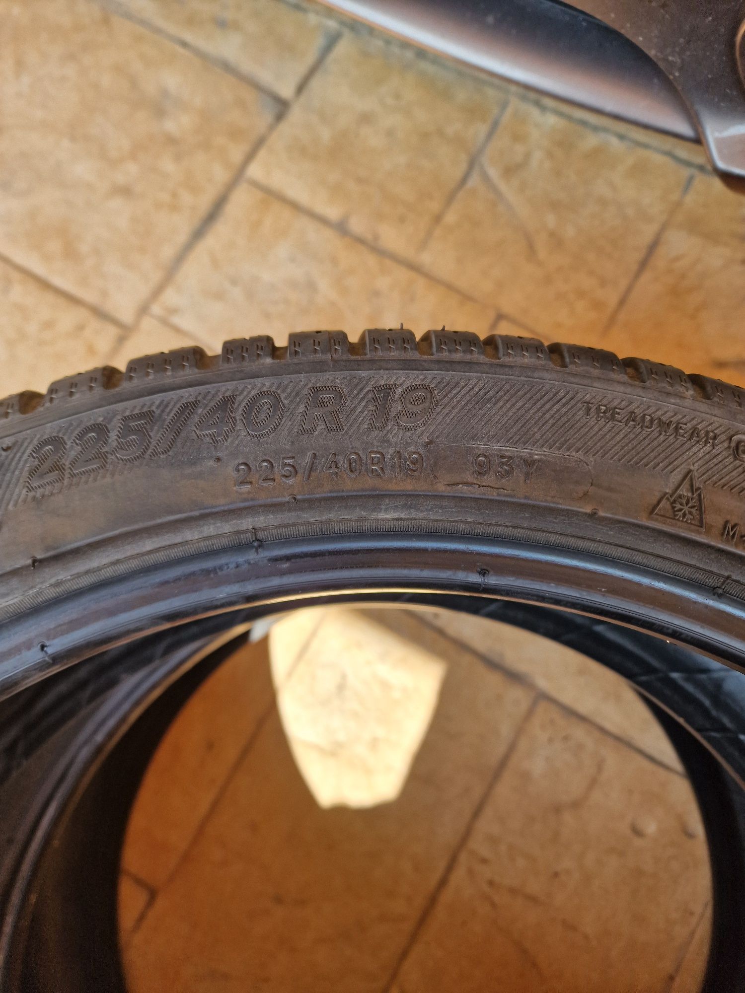 Vând 2 cauciucuri  Michelin  225 40 19  all season